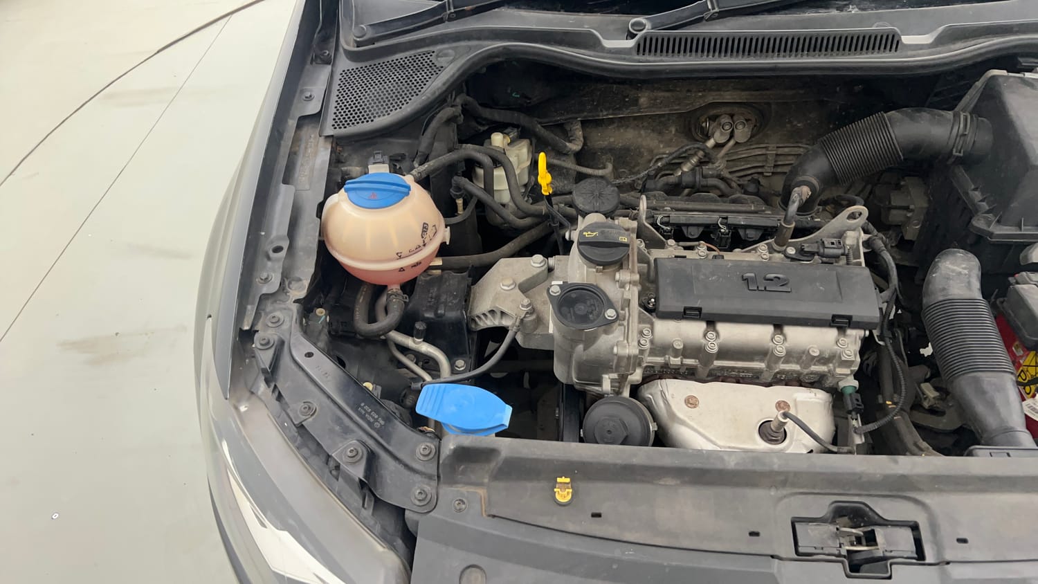 Used 2016 Volkswagen Polo Comfortline 1.2L (P) Petrol Manual engine ENGINE RIGHT SIDE VIEW