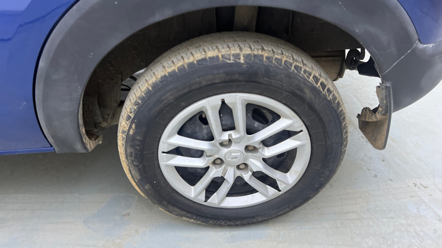 Used 2021 Renault Triber RXT Petrol Manual tyres LEFT REAR TYRE RIM VIEW