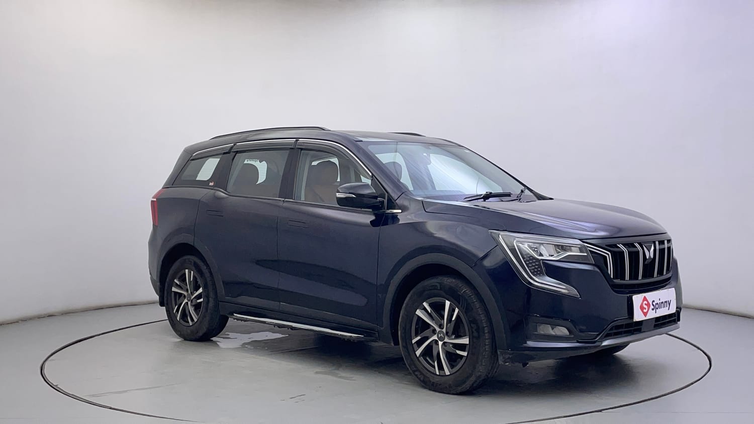 Used 2022 Mahindra XUV700 AX 5 Petrol AT 5 STR Petrol Automatic exterior RIGHT FRONT CORNER VIEW