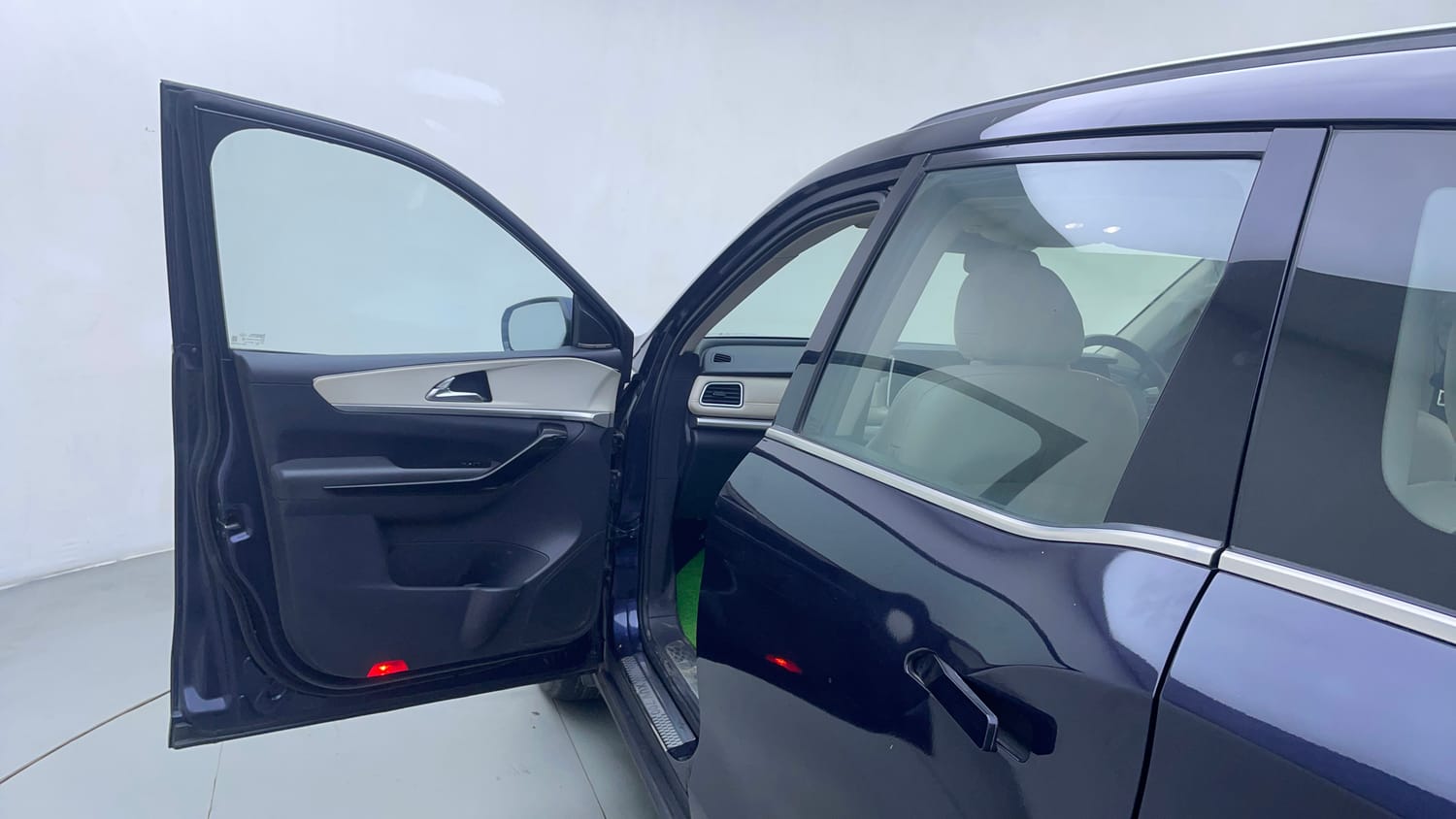 Used 2021 Mahindra XUV700 AX 7 Petrol AT Luxury Pack 7 STR Petrol Automatic interior LEFT FRONT DOOR OPEN VIEW