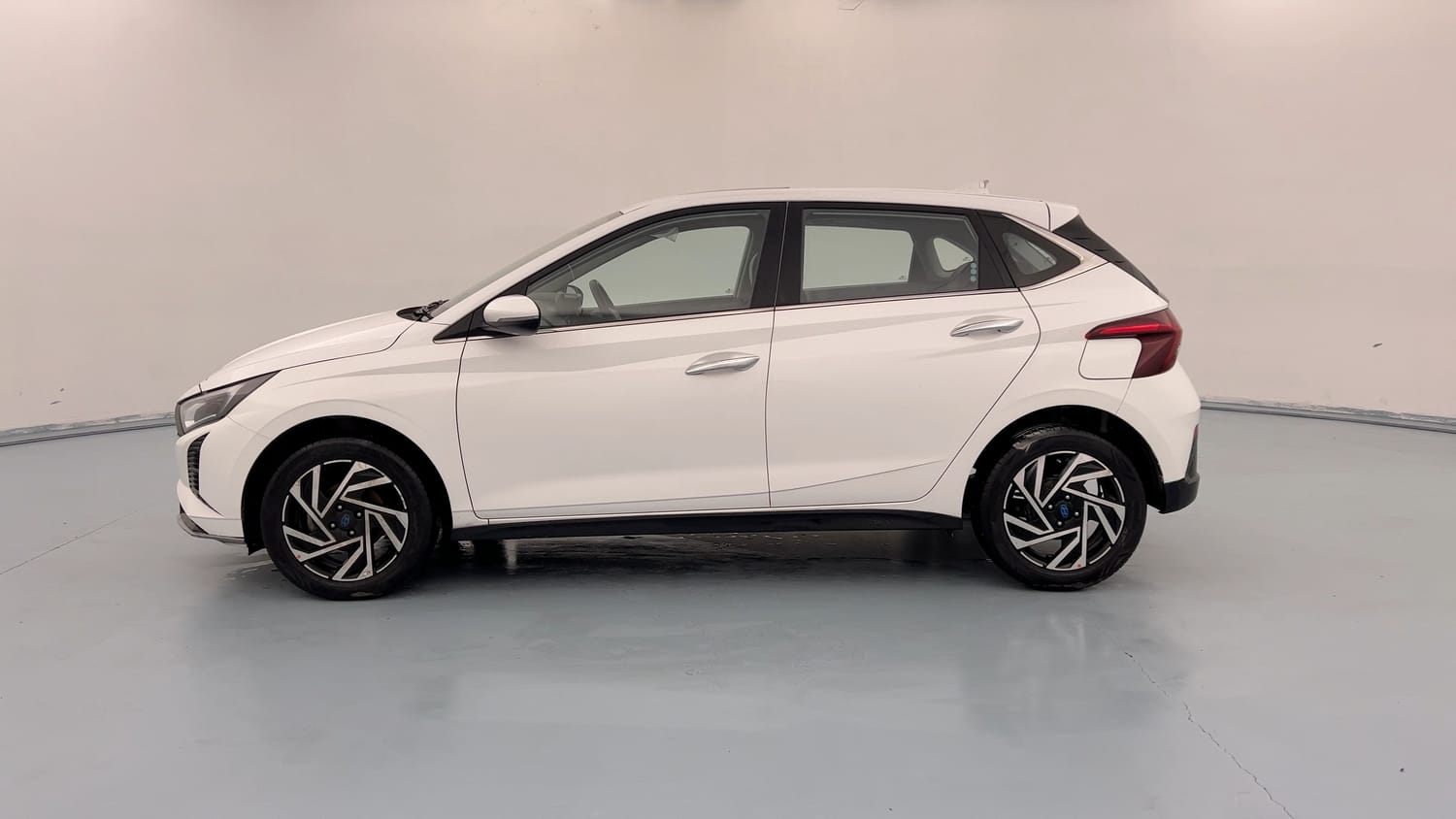 Used 2024 Hyundai New i20 Asta (O) 1.2 IVT Petrol Automatic exterior LEFT SIDE VIEW