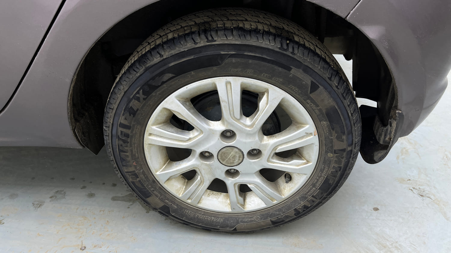 Used 2018 Tata Tiago Revotron XZA Petrol Automatic tyres LEFT REAR TYRE RIM VIEW
