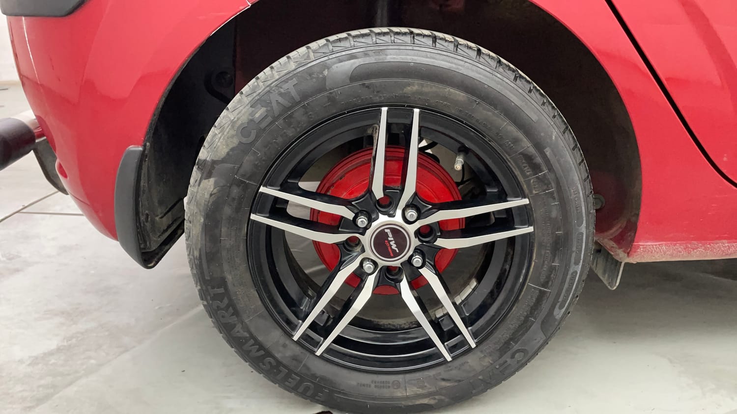 Used 2023 Hyundai Grand i10 Nios Sportz 1.2 Kappa VTVT Petrol Manual tyres RIGHT REAR TYRE RIM VIEW