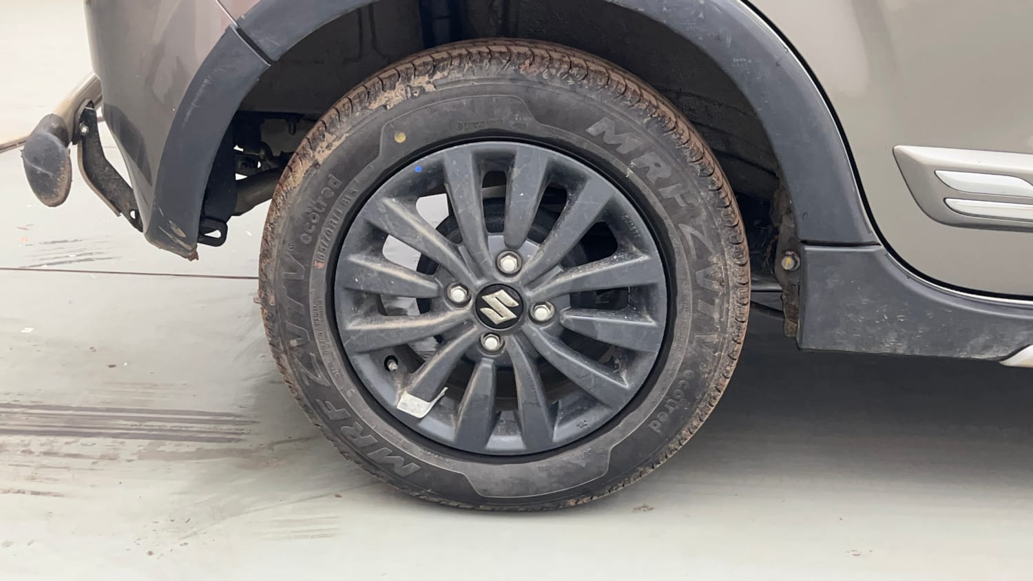 Used 2024 Maruti Suzuki Wagon R ZXI Plus 1.2 Petrol Manual tyres RIGHT REAR TYRE RIM VIEW