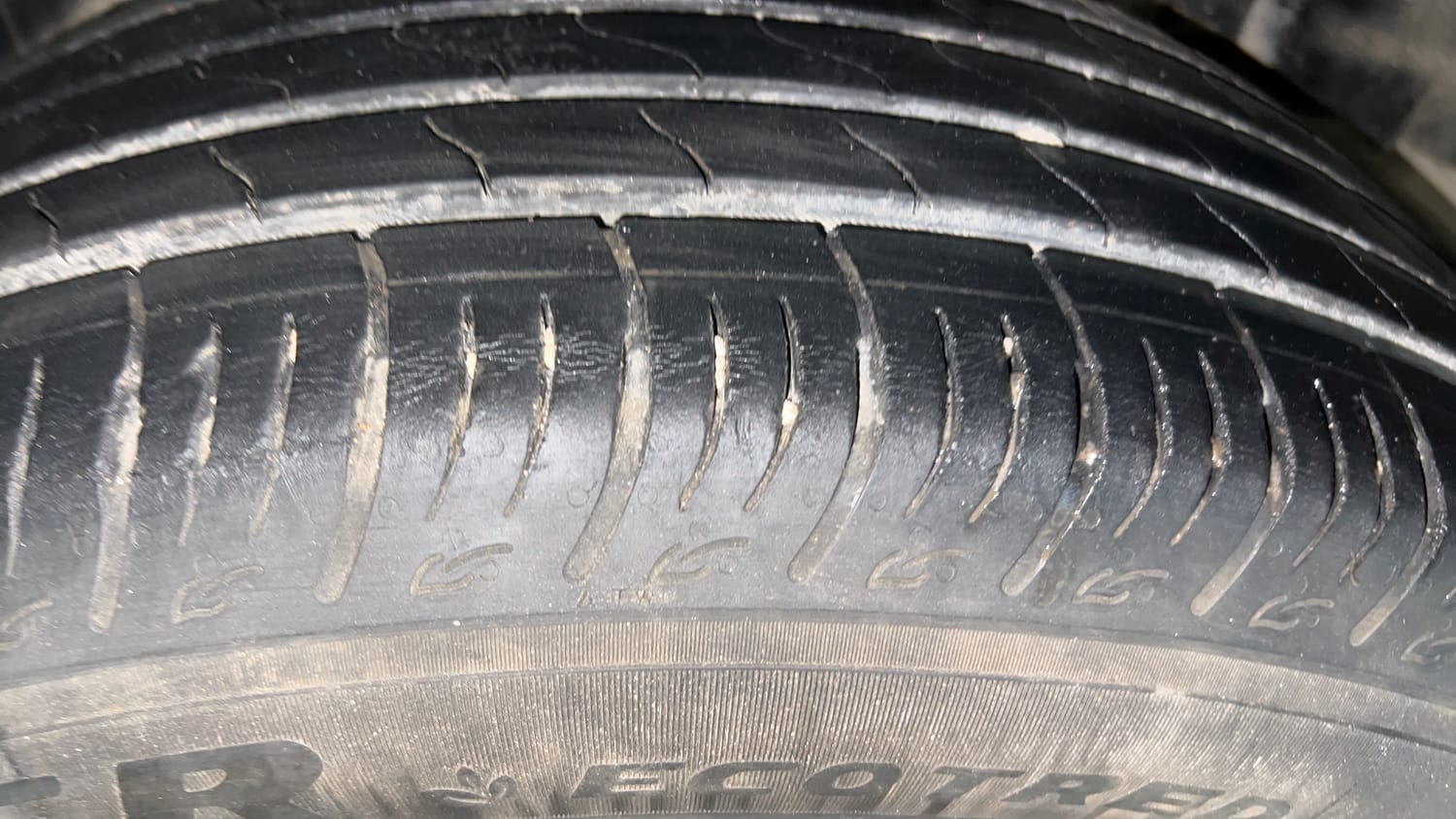 Used 2024 Maruti Suzuki Brezza VXi Petrol Manual tyres LEFT REAR TYRE TREAD VIEW