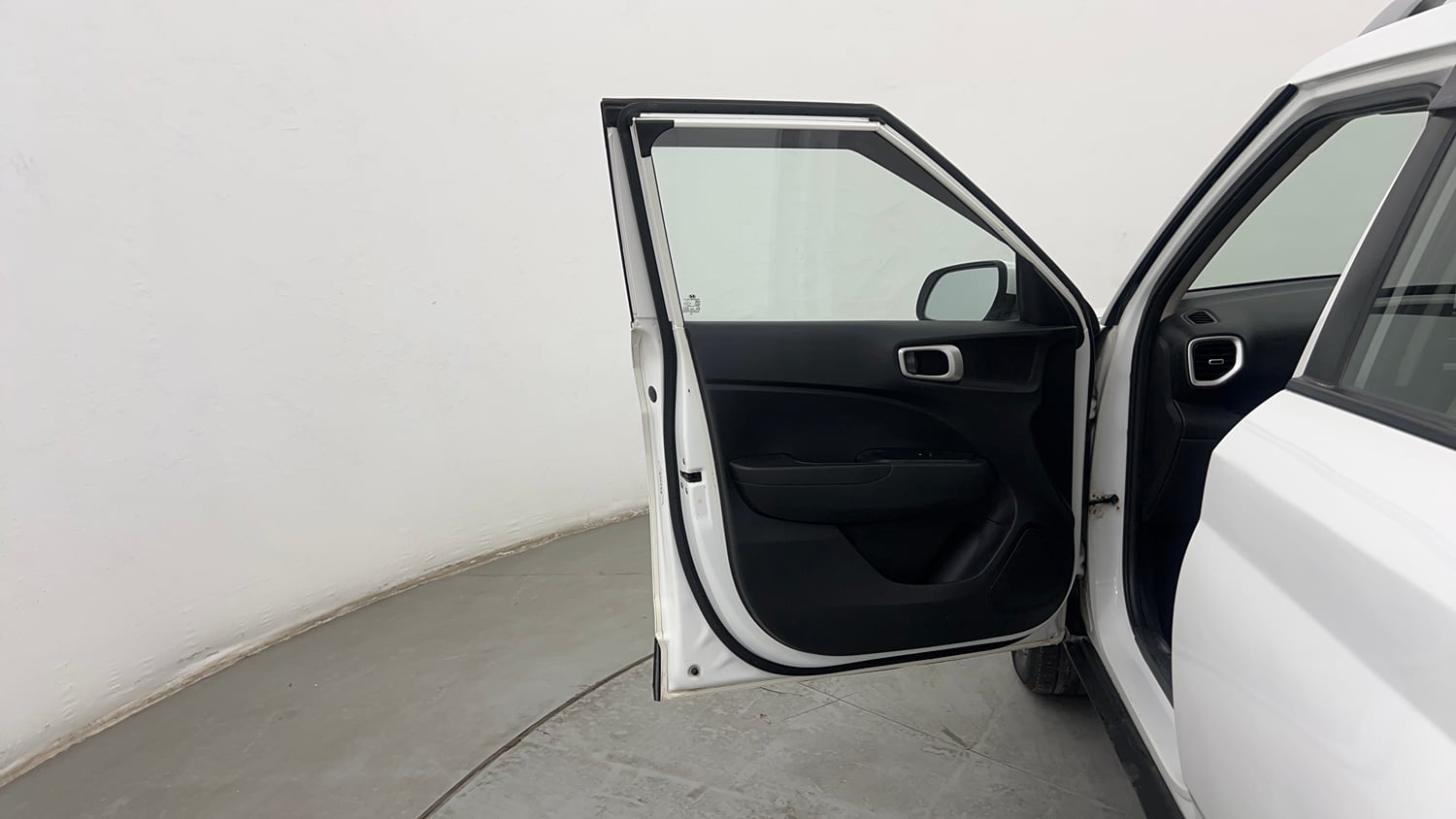 Used 2019 Hyundai Venue SX Plus 1.0 Turbo DCT Petrol Automatic interior LEFT FRONT DOOR OPEN VIEW