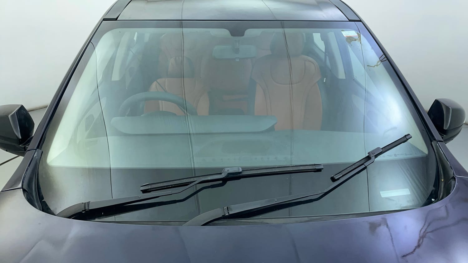 Used 2022 Mahindra XUV700 AX 5 Petrol AT 5 STR Petrol Automatic exterior FRONT WINDSHIELD VIEW