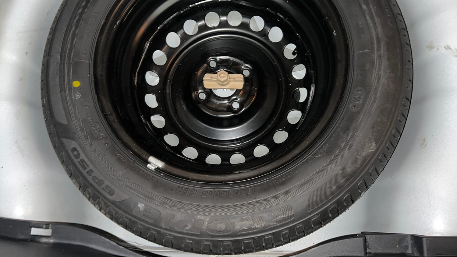 Used 2024 Hyundai New i20 Asta (O) 1.2 IVT Petrol Automatic tyres SPARE TYRE VIEW