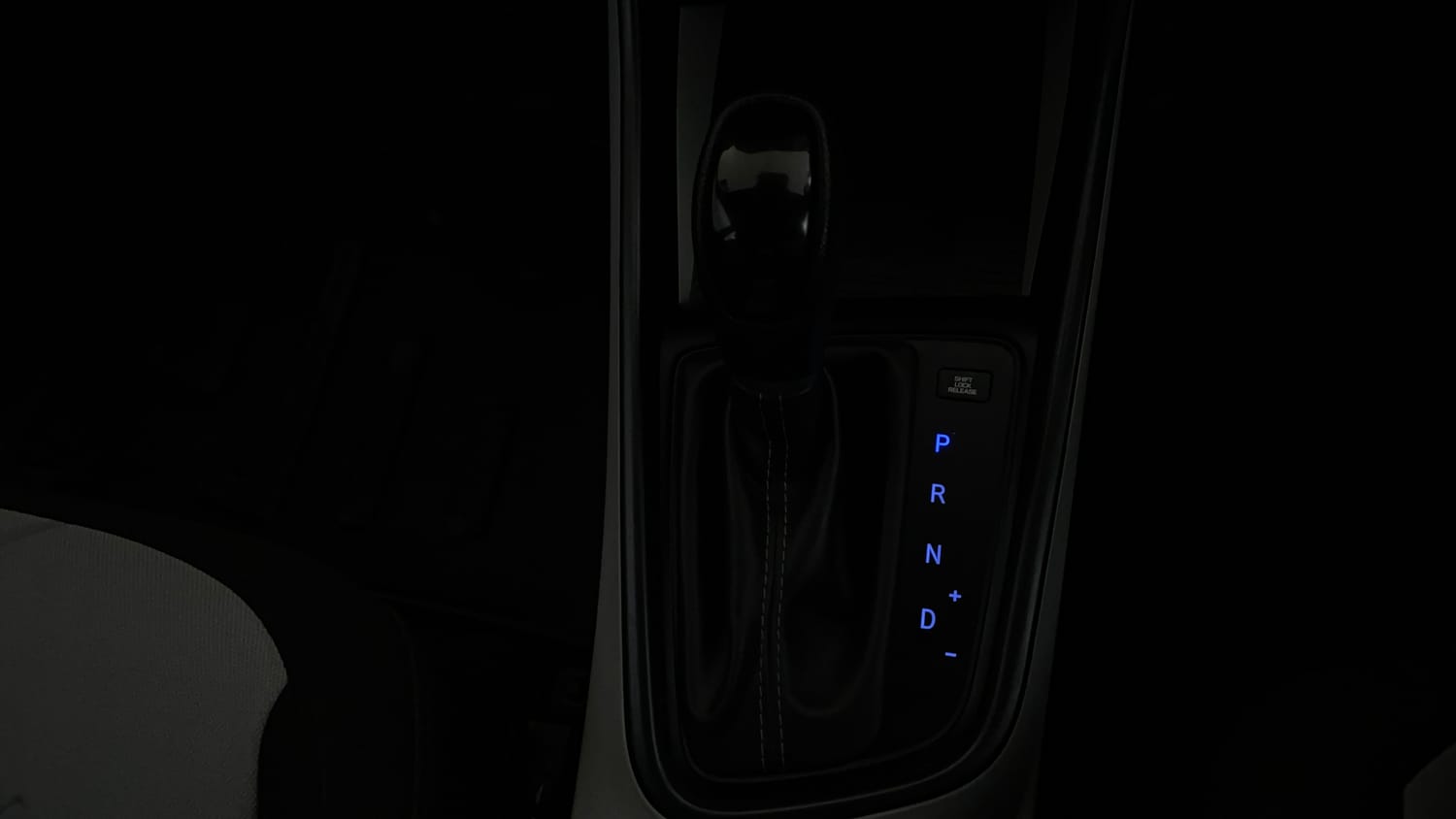 Used 2024 Hyundai i20 Sportz (O) 1.2 IVT Petrol Automatic interior GEAR  KNOB VIEW