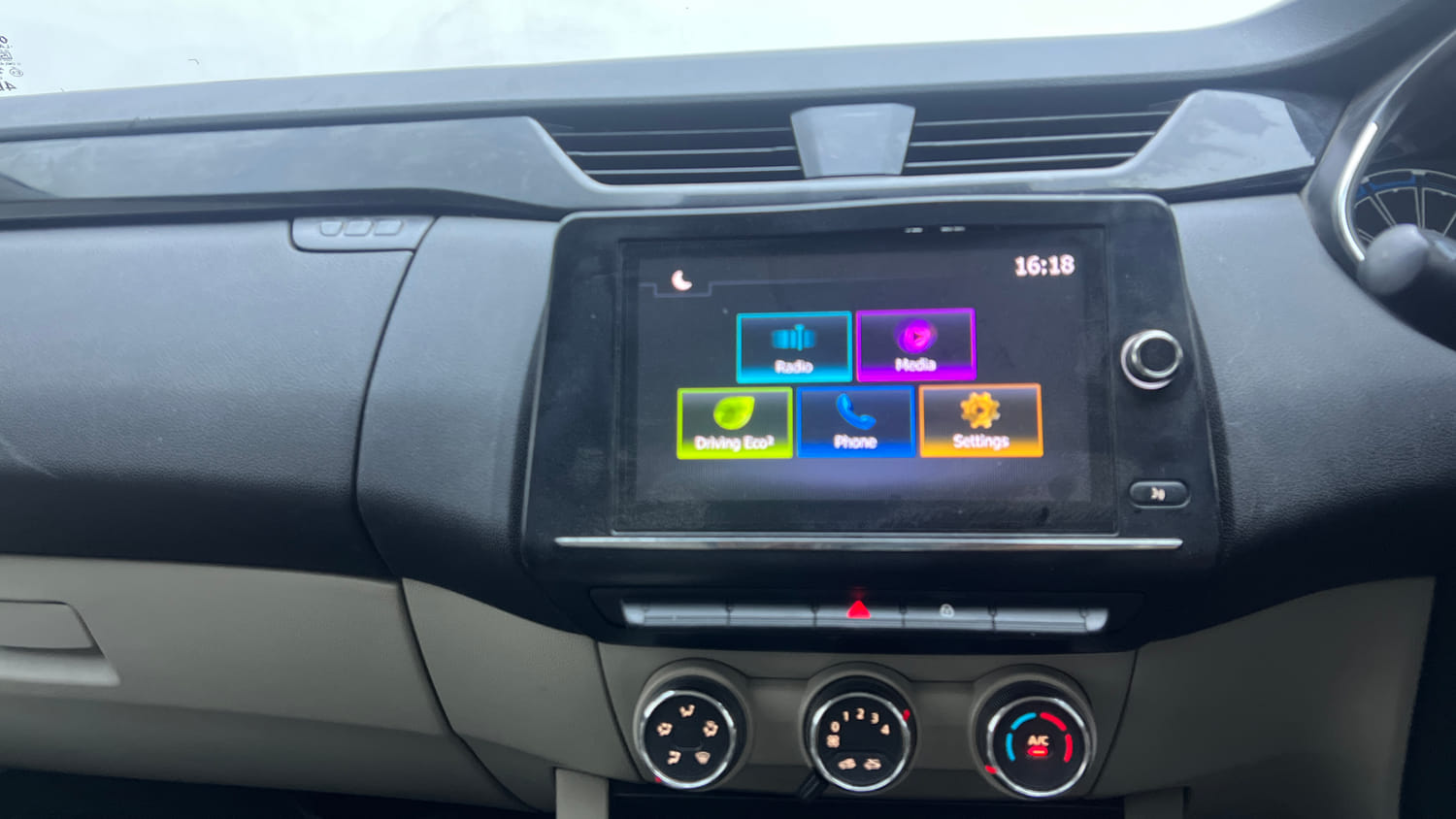 Used 2021 Renault Triber RXT Petrol Manual interior MUSIC SYSTEM & AC CONTROL VIEW