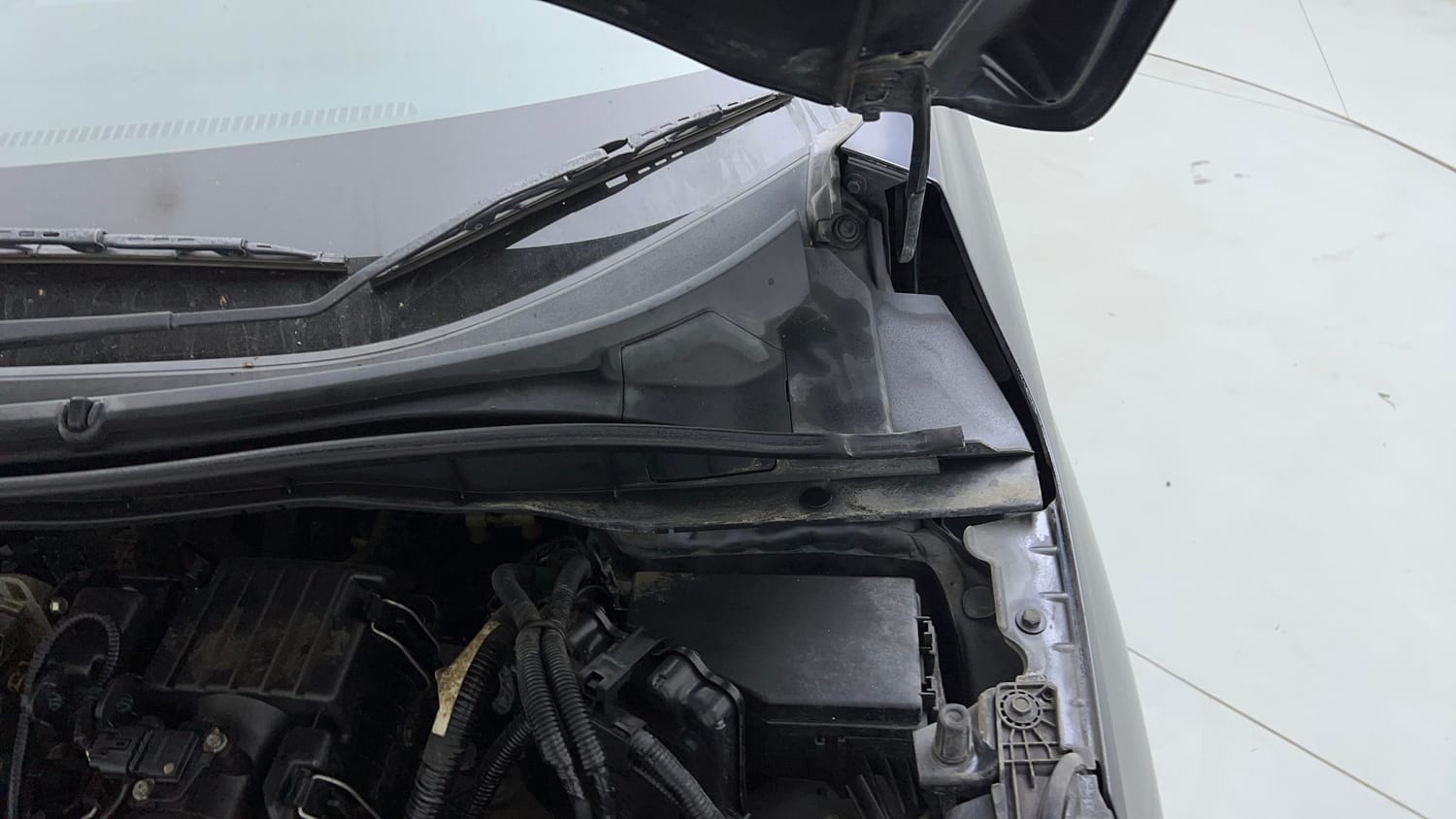 Used 2023 Honda City V CVT Petrol Petrol Automatic engine ENGINE LEFT SIDE HINGE & APRON VIEW