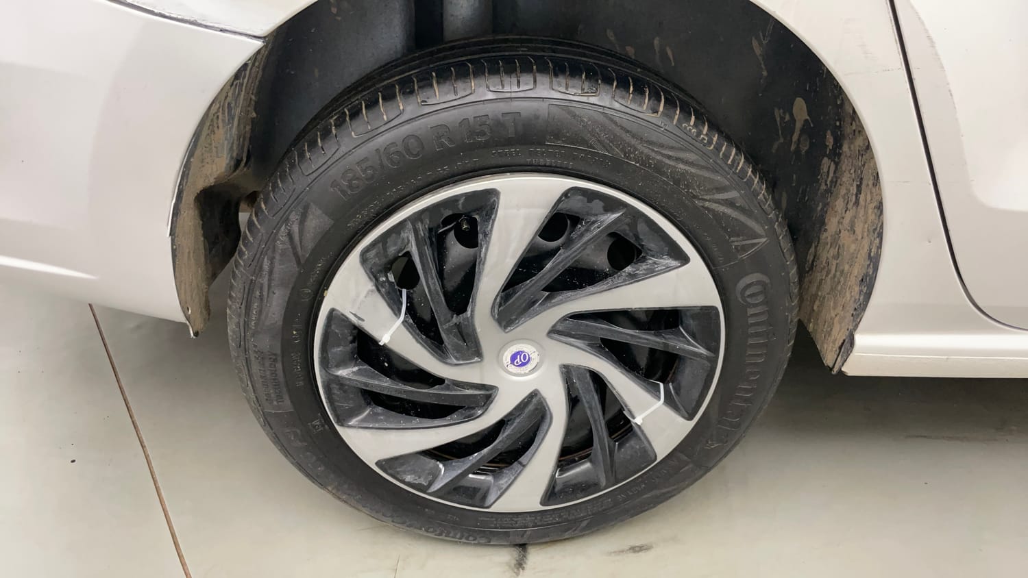 Used 2016 Skoda Rapid 1.6 MPI Active Petrol Manual tyres RIGHT REAR TYRE RIM VIEW