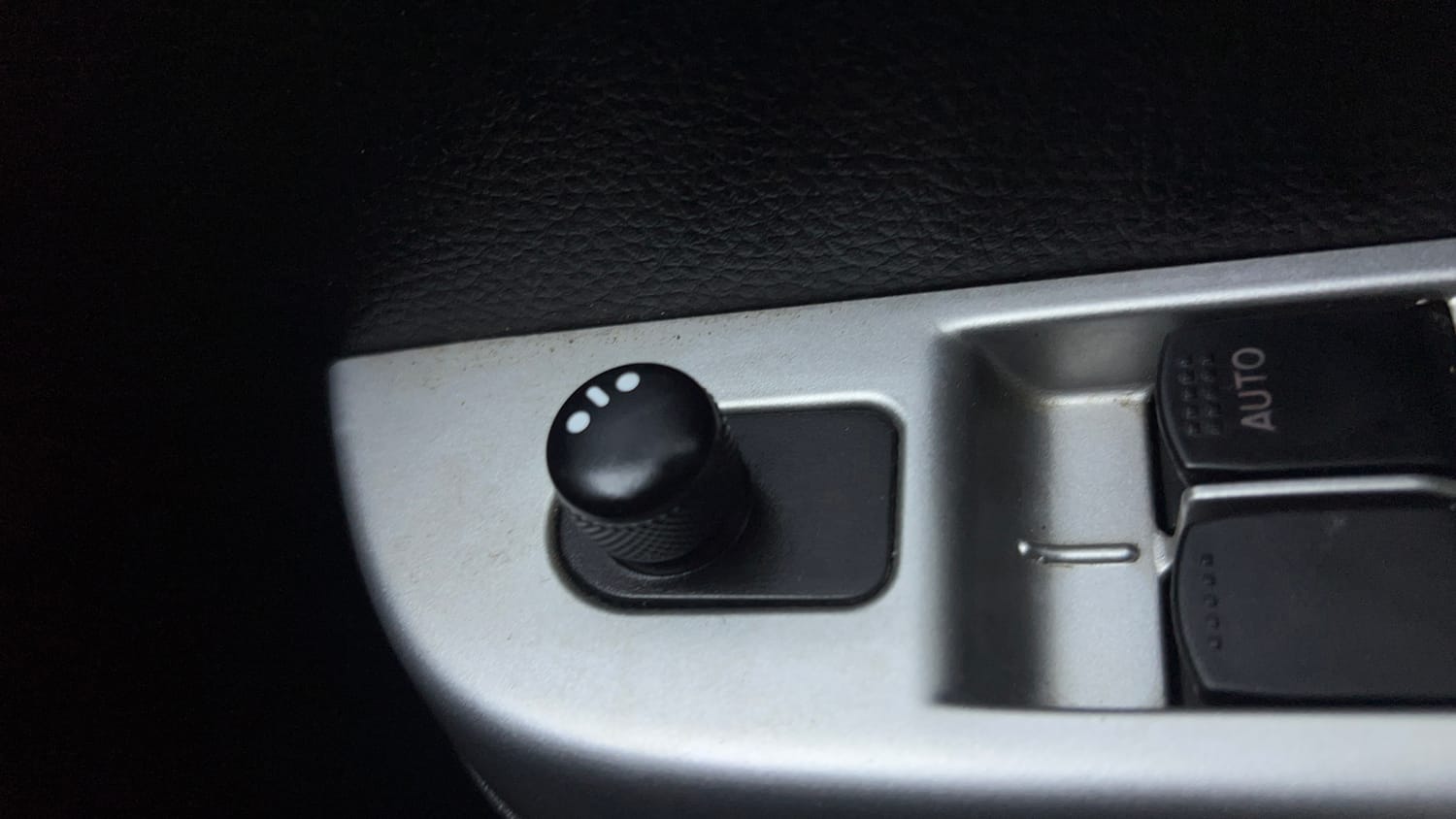 Used 2014 Maruti Suzuki Wagon R VXI Petrol Manual top_features Adjustable ORVM