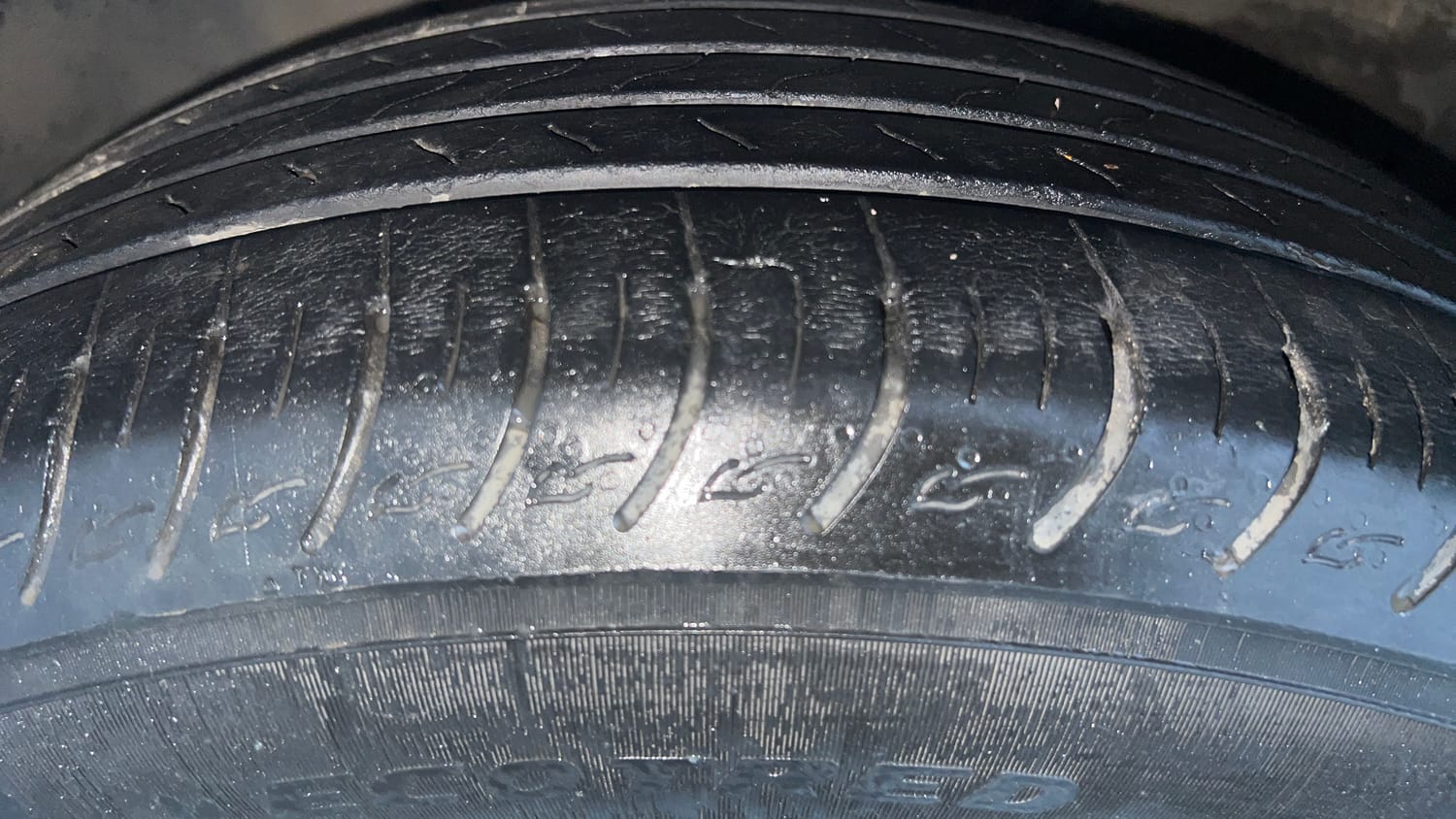 Used 2022 Kia Carens Prestige Plus 1.4 Petrol DCT 7 STR Petrol Automatic tyres LEFT FRONT TYRE TREAD VIEW