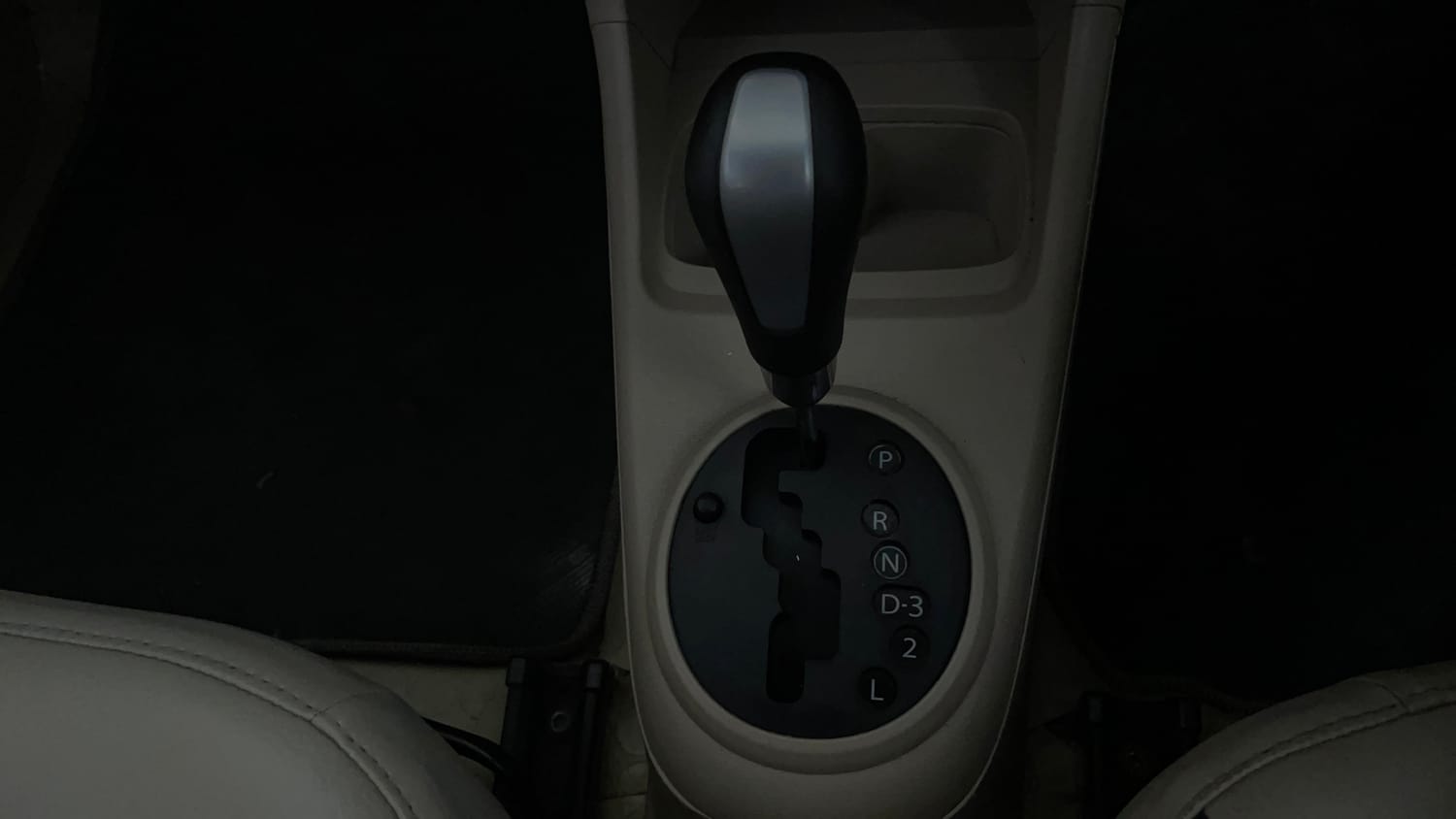 Used 2013 Maruti Suzuki A-Star VXI AT Petrol Automatic interior GEAR  KNOB VIEW