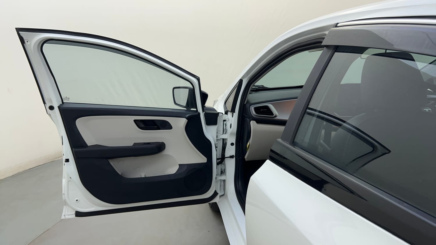 Used 2024 Tata Altroz XM Petrol Petrol Manual interior LEFT FRONT DOOR OPEN VIEW
