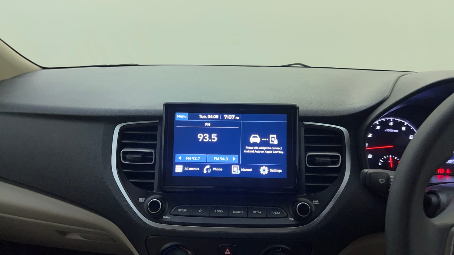 Used 2022 Hyundai Verna S Plus 1.5 VTVT Petrol Manual top_features Touch screen infotainment system