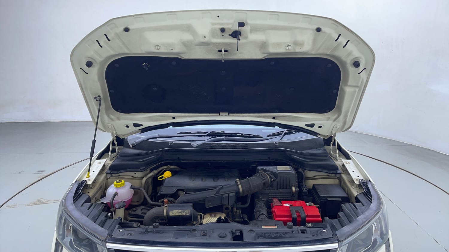 Used 2021 Mahindra XUV 300 W8 (O) 1.2 Petrol AMT Petrol Automatic engine ENGINE & BONNET OPEN FRONT VIEW