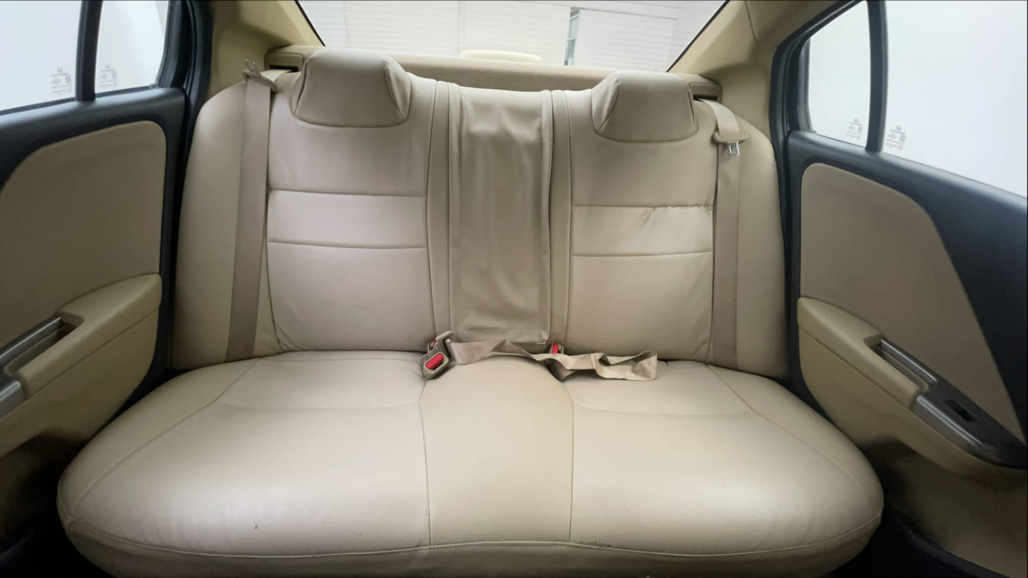 Used 2016 Honda City VX (O) MT Diesel Diesel Manual interior REAR SEAT CONDITION VIEW