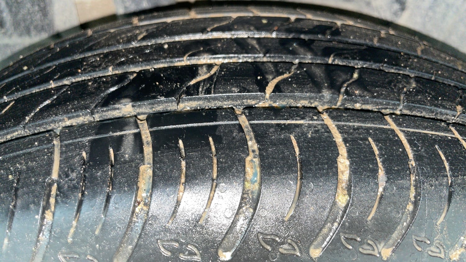 Used 2022 Maruti Suzuki XL6 Zeta MT Petrol Petrol Manual tyres RIGHT REAR TYRE TREAD VIEW