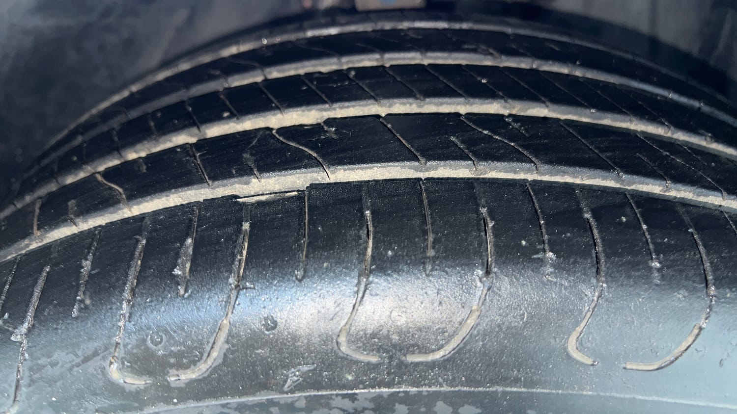 Used 2015 Mercedes-Benz C-Class C 200 Avantgarde Petrol Automatic tyres RIGHT FRONT TYRE TREAD VIEW