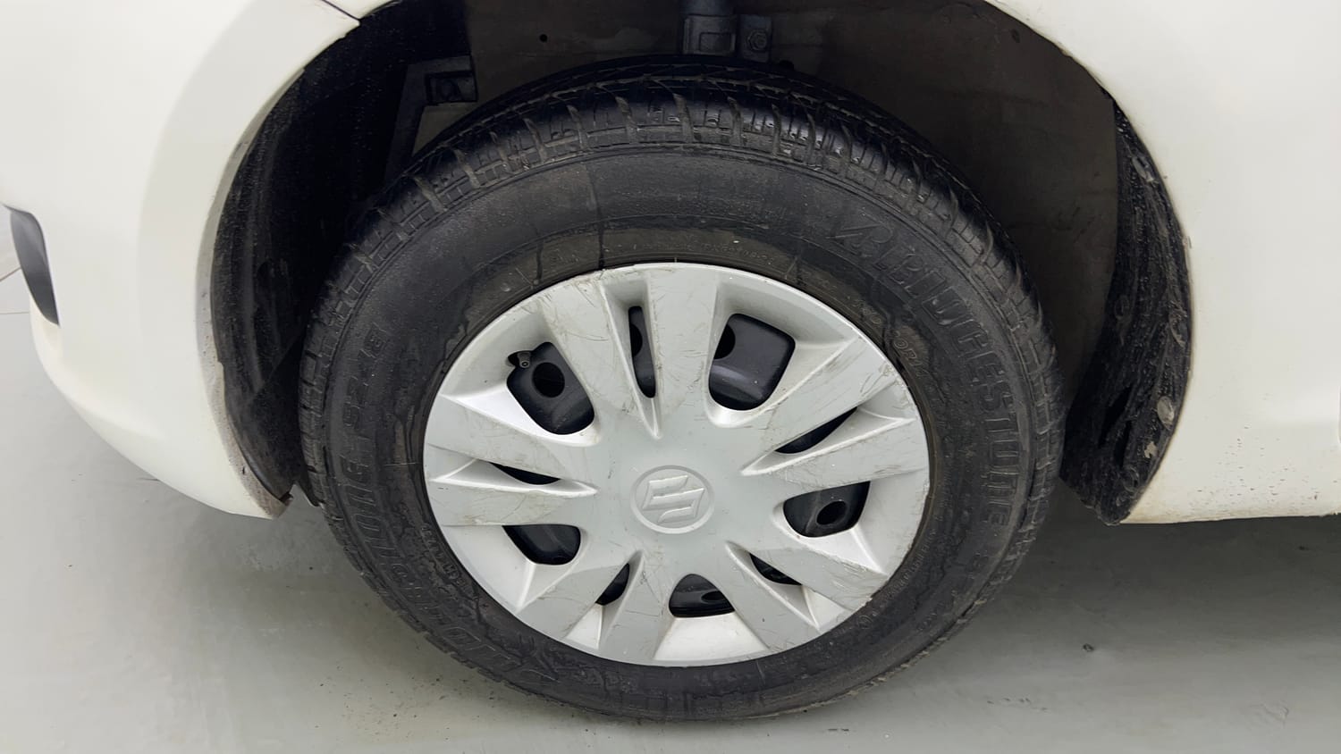 Used 2014 Maruti Suzuki Swift Dzire VXI Petrol Manual tyres LEFT FRONT TYRE RIM VIEW