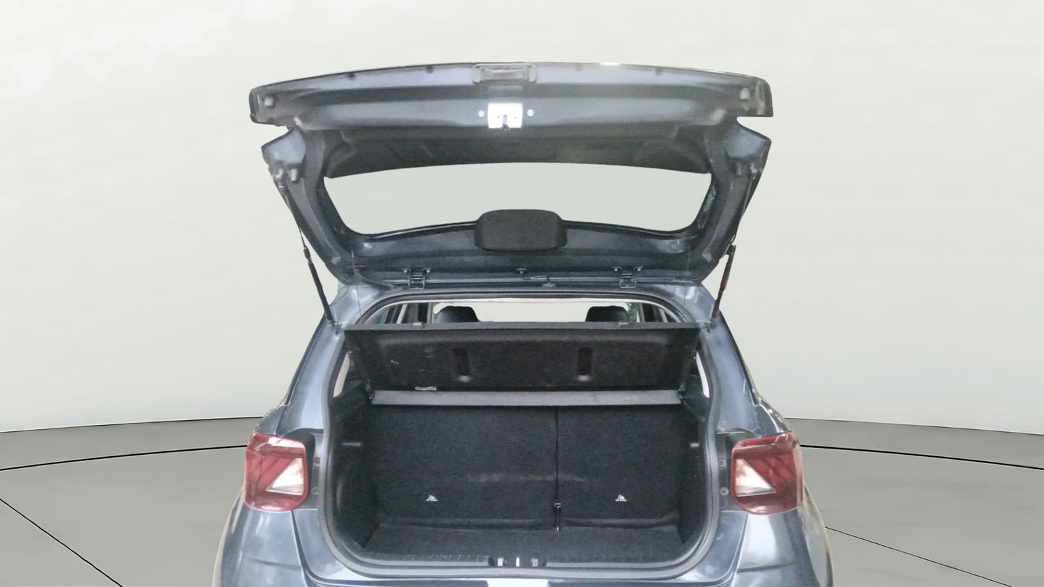 Used 2019 Hyundai Venue SX 1.4 (O) CRDi Diesel Manual interior DICKY DOOR OPEN VIEW
