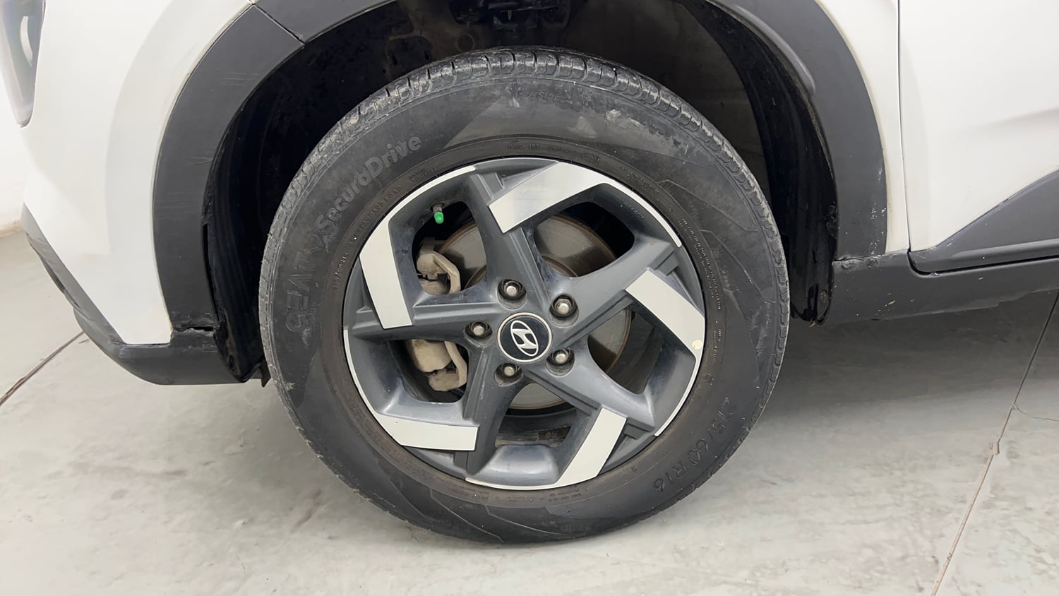 Used 2019 Hyundai Venue SX Plus 1.0 Turbo DCT Petrol Automatic tyres LEFT FRONT TYRE RIM VIEW
