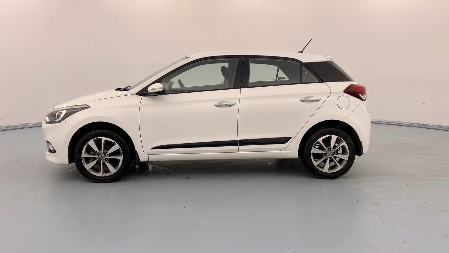 Used 2016 Hyundai Elite i20 Asta 1.2 Petrol Manual exterior LEFT SIDE VIEW