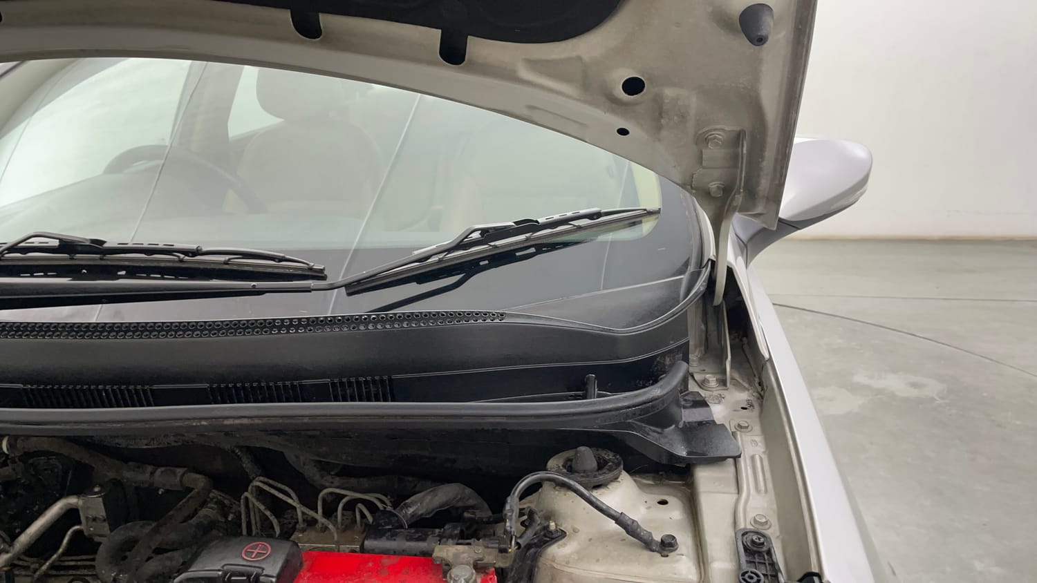 Used 2016 Hyundai Verna 1.6 VTVT SX (O) Petrol Manual engine ENGINE LEFT SIDE HINGE & APRON VIEW