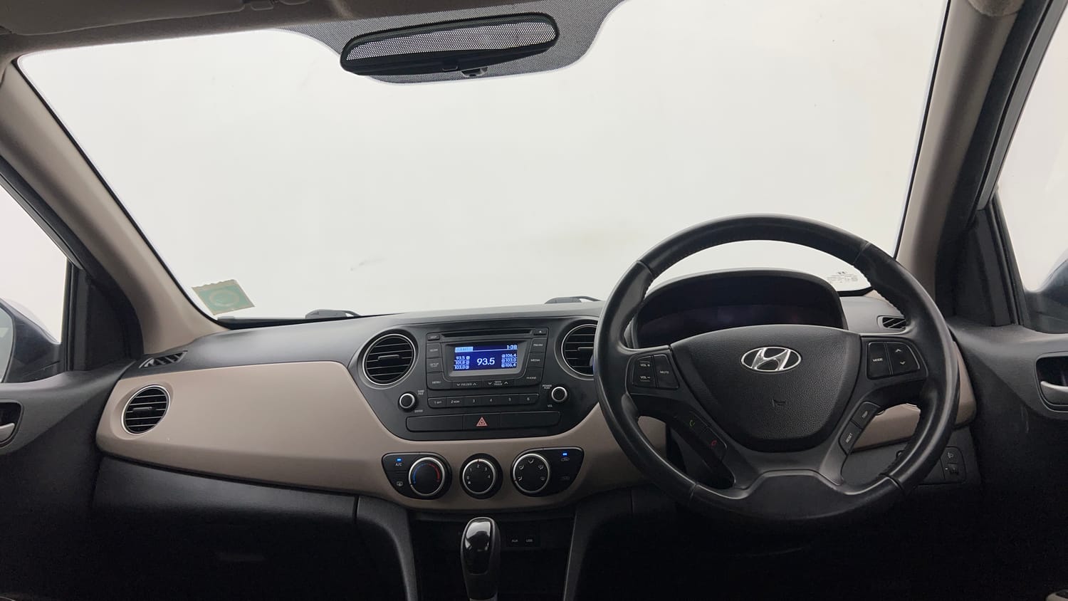 Used 2015 Hyundai Grand i10 Asta AT 1.2 Kappa VTVT Petrol Automatic interior DASHBOARD VIEW