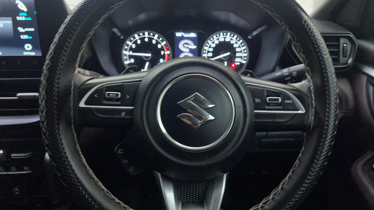 Used 2024 Maruti Suzuki Grand Vitara Zeta Smart Hybrid AT Petrol Automatic top_features Airbags