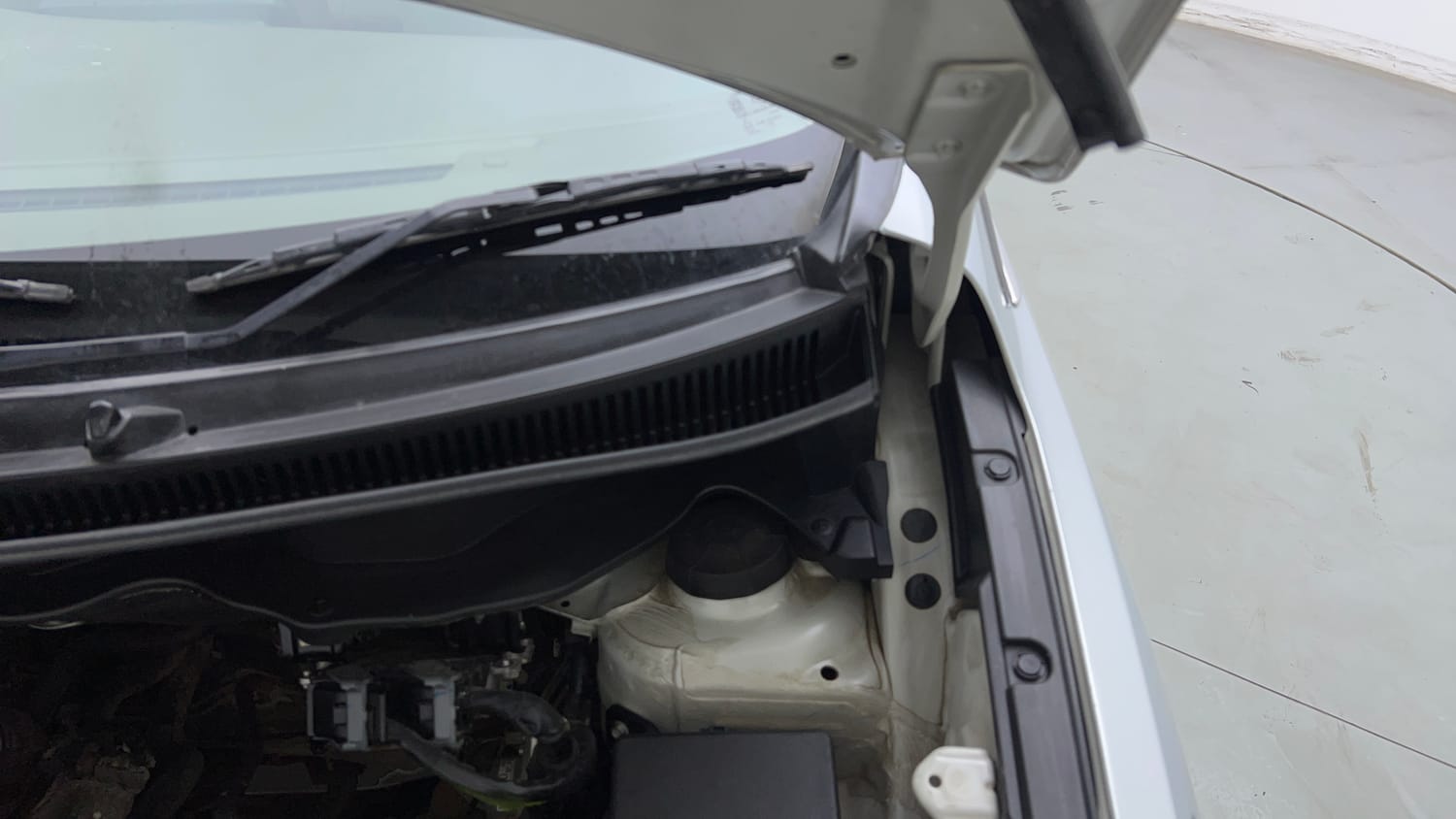 Used 2022 Maruti Suzuki New Ertiga VXi Petrol Manual engine ENGINE LEFT SIDE HINGE & APRON VIEW