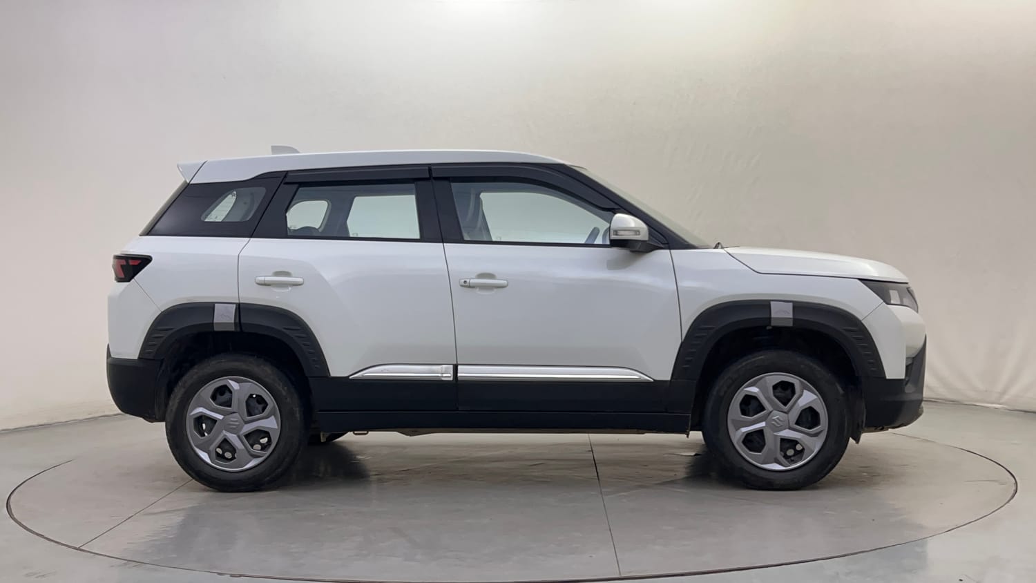 Used 2024 Maruti Suzuki Brezza VXi Petrol Manual exterior RIGHT SIDE VIEW