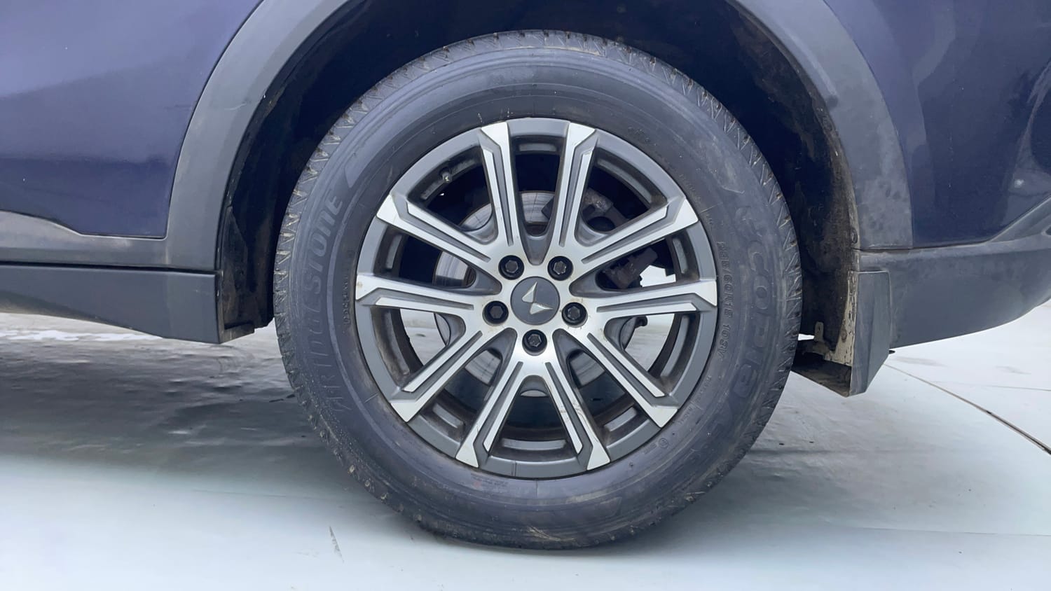 Used 2021 Mahindra XUV700 AX 7 Petrol AT Luxury Pack 7 STR Petrol Automatic tyres LEFT REAR TYRE RIM VIEW