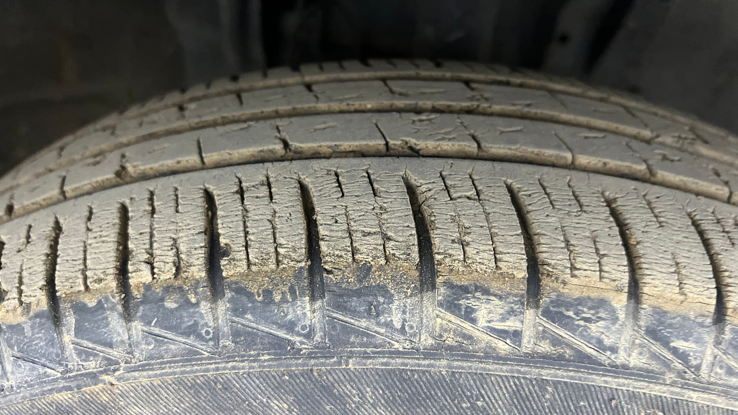 Used 2021 Renault Triber RXT Petrol Manual tyres RIGHT FRONT TYRE TREAD VIEW