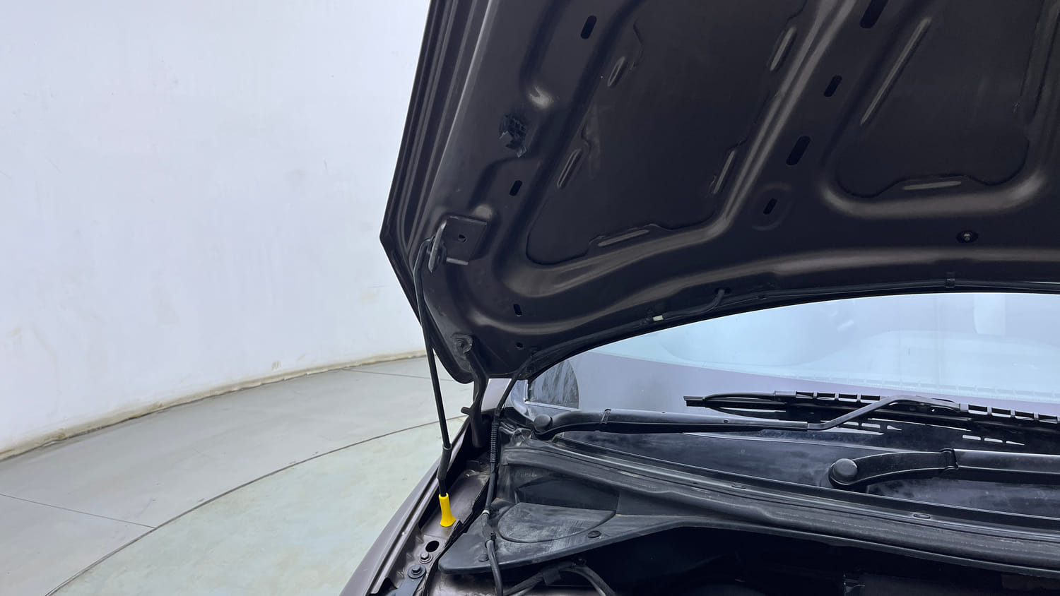 Used 2018 Tata Tiago Revotron XZA Petrol Automatic engine ENGINE RIGHT SIDE HINGE & APRON VIEW