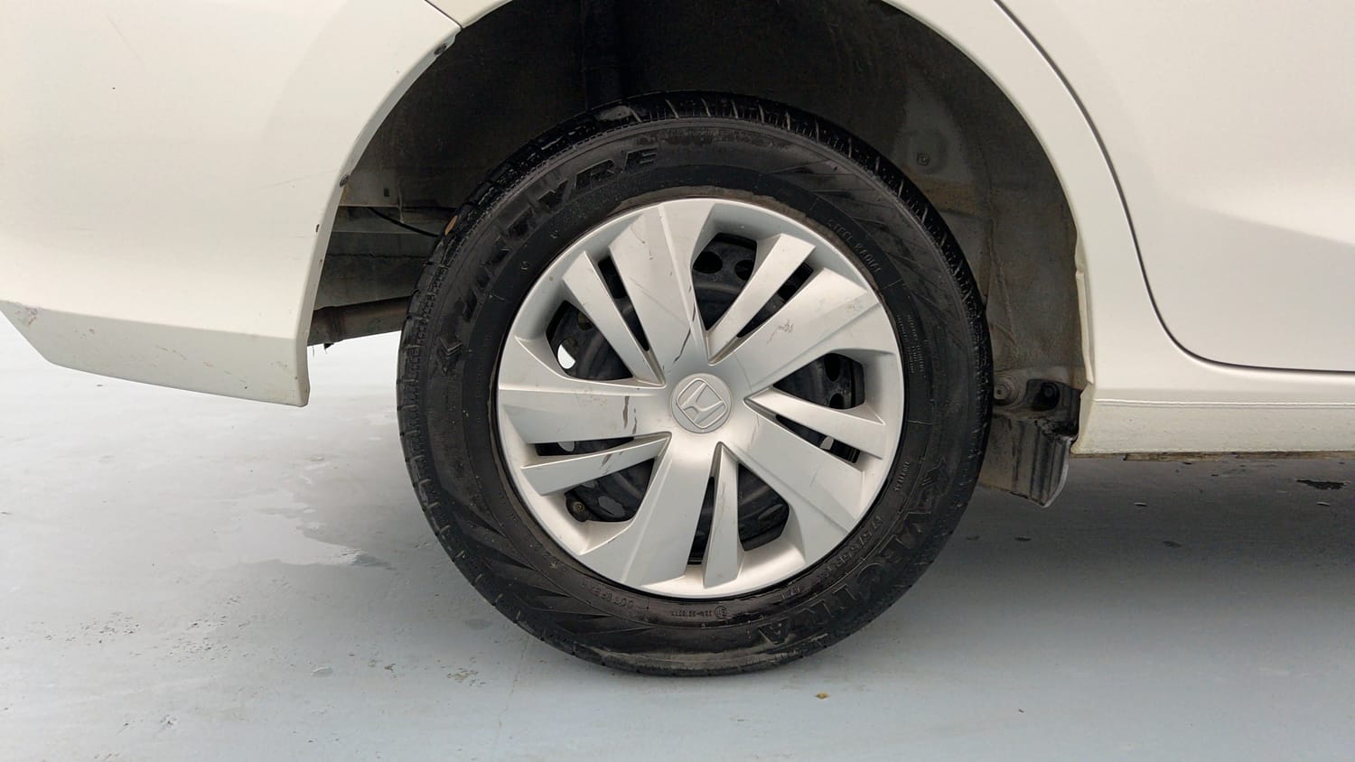 Used 2022 Honda Amaze S MT 1.2 Petrol Petrol Manual tyres RIGHT REAR TYRE RIM VIEW