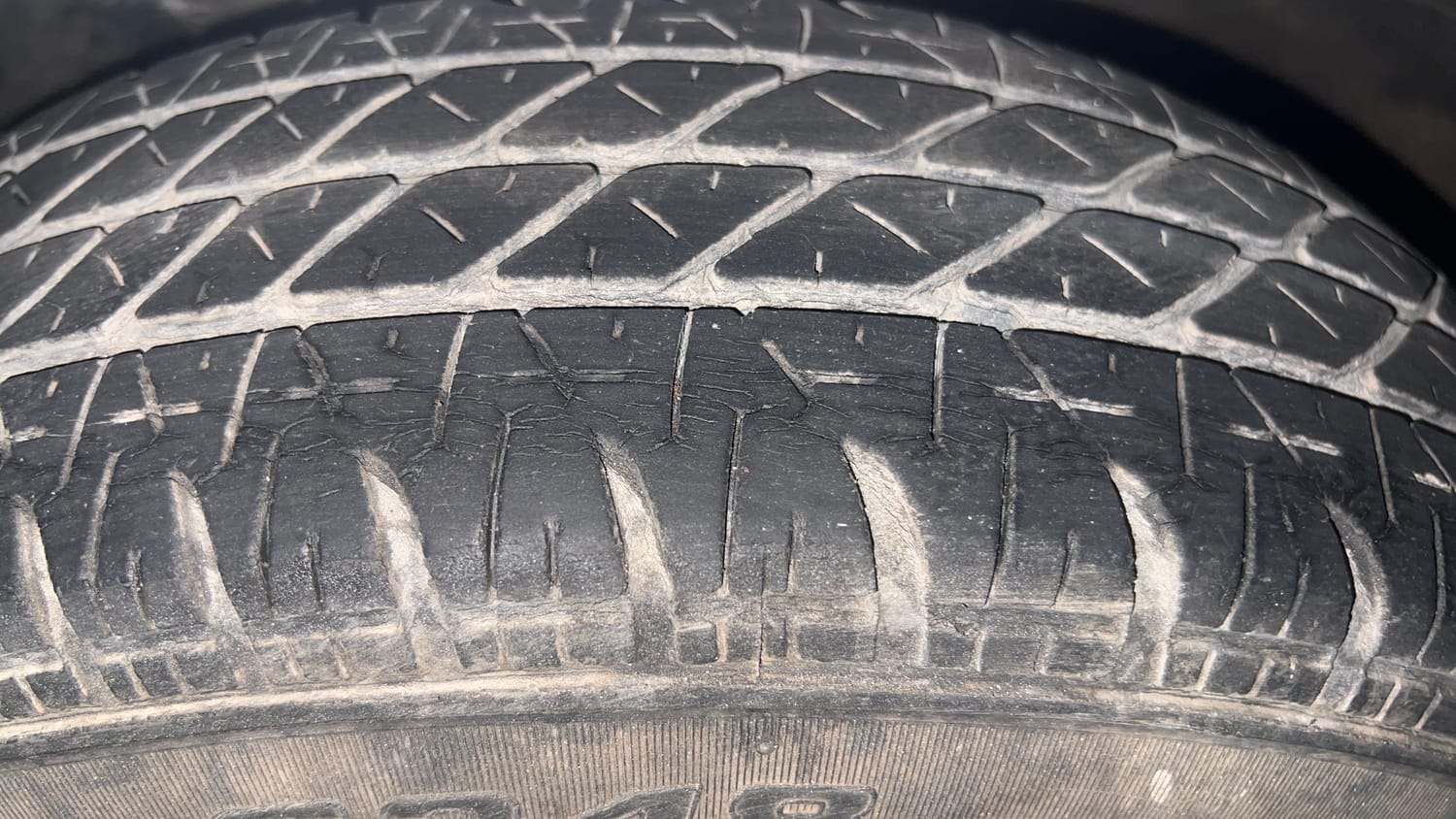 Used 2012 Maruti Suzuki Swift VXi Petrol Manual tyres LEFT FRONT TYRE TREAD VIEW