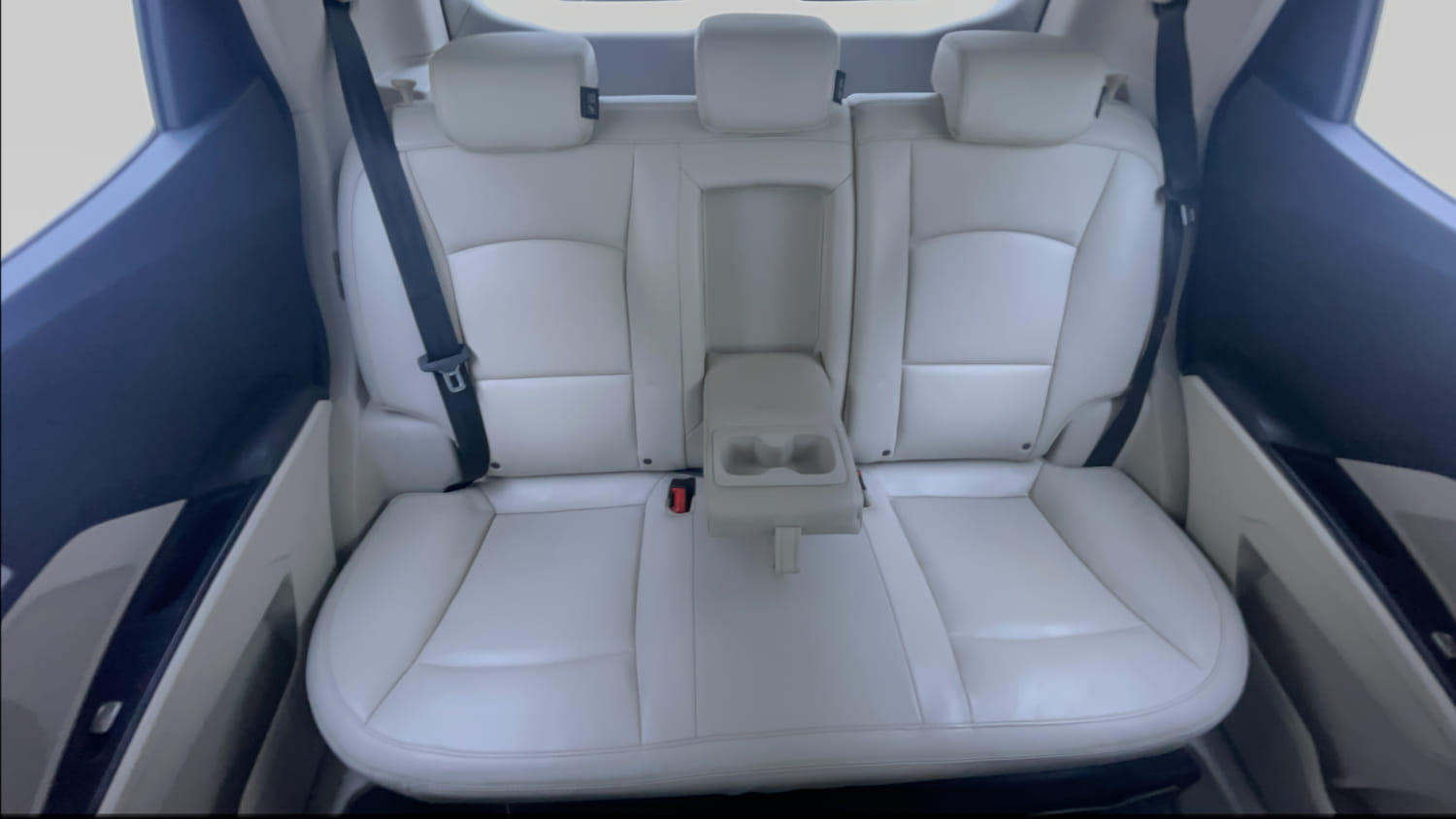 Used 2021 Mahindra XUV 300 W8 (O) 1.2 Petrol AMT Petrol Automatic interior REAR SEAT CONDITION VIEW