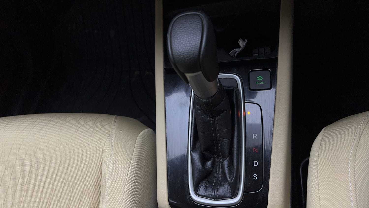 Used 2023 Honda City V CVT Petrol Petrol Automatic interior GEAR  KNOB VIEW
