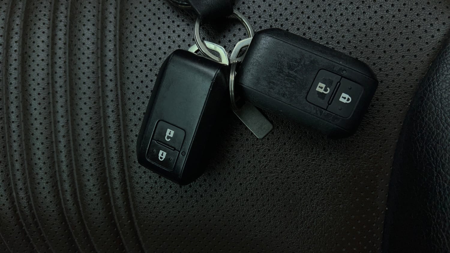 Used 2025 Toyota Urban Cruiser Hyryder V Hybrid Hybrid Automatic extra CAR KEY VIEW