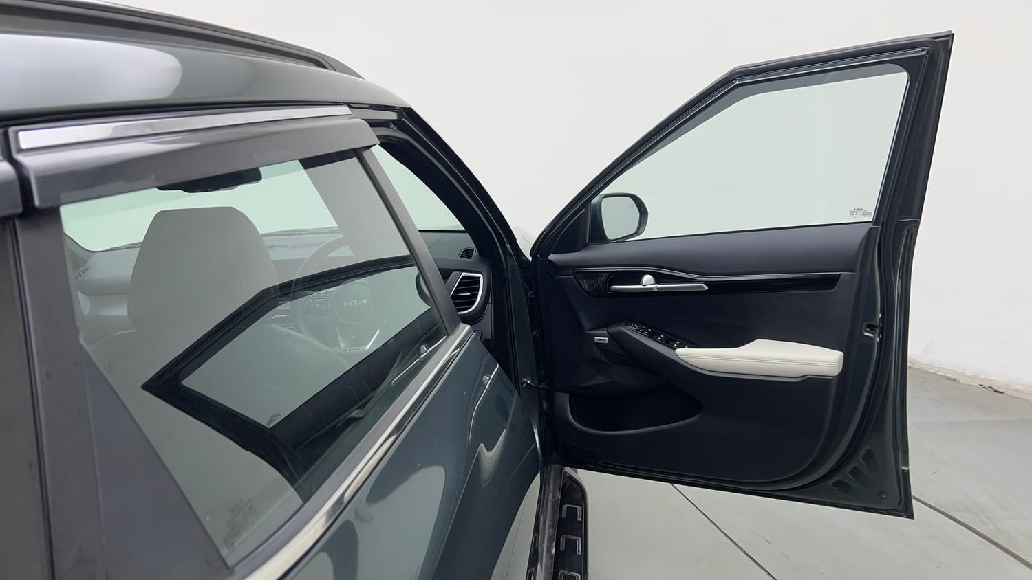 Used 2024 Kia Seltos GTX Plus 1.5 Turbo Petrol DCT Petrol Automatic interior RIGHT FRONT DOOR OPEN VIEW