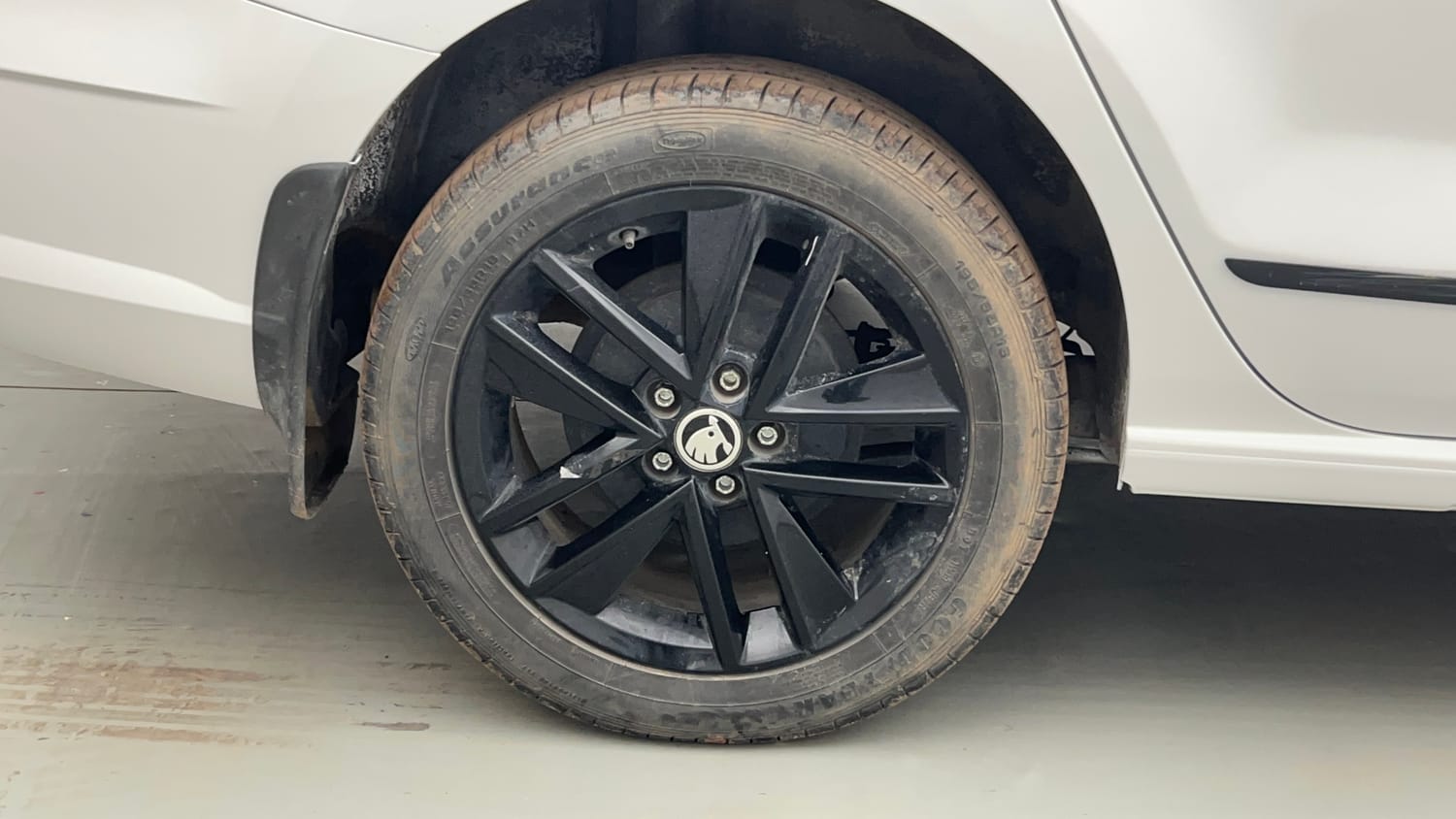 Used 2021 Skoda Rapid Ambition Petrol Manual tyres RIGHT REAR TYRE RIM VIEW