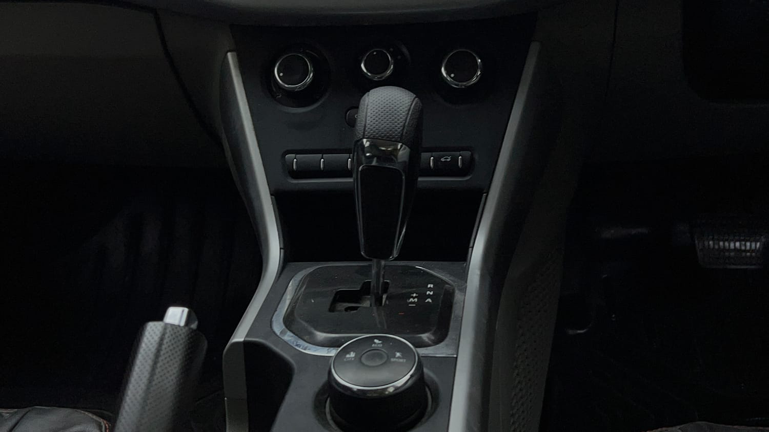 Used 2019 Tata Nexon XMA Petrol Petrol Automatic interior GEAR  KNOB VIEW