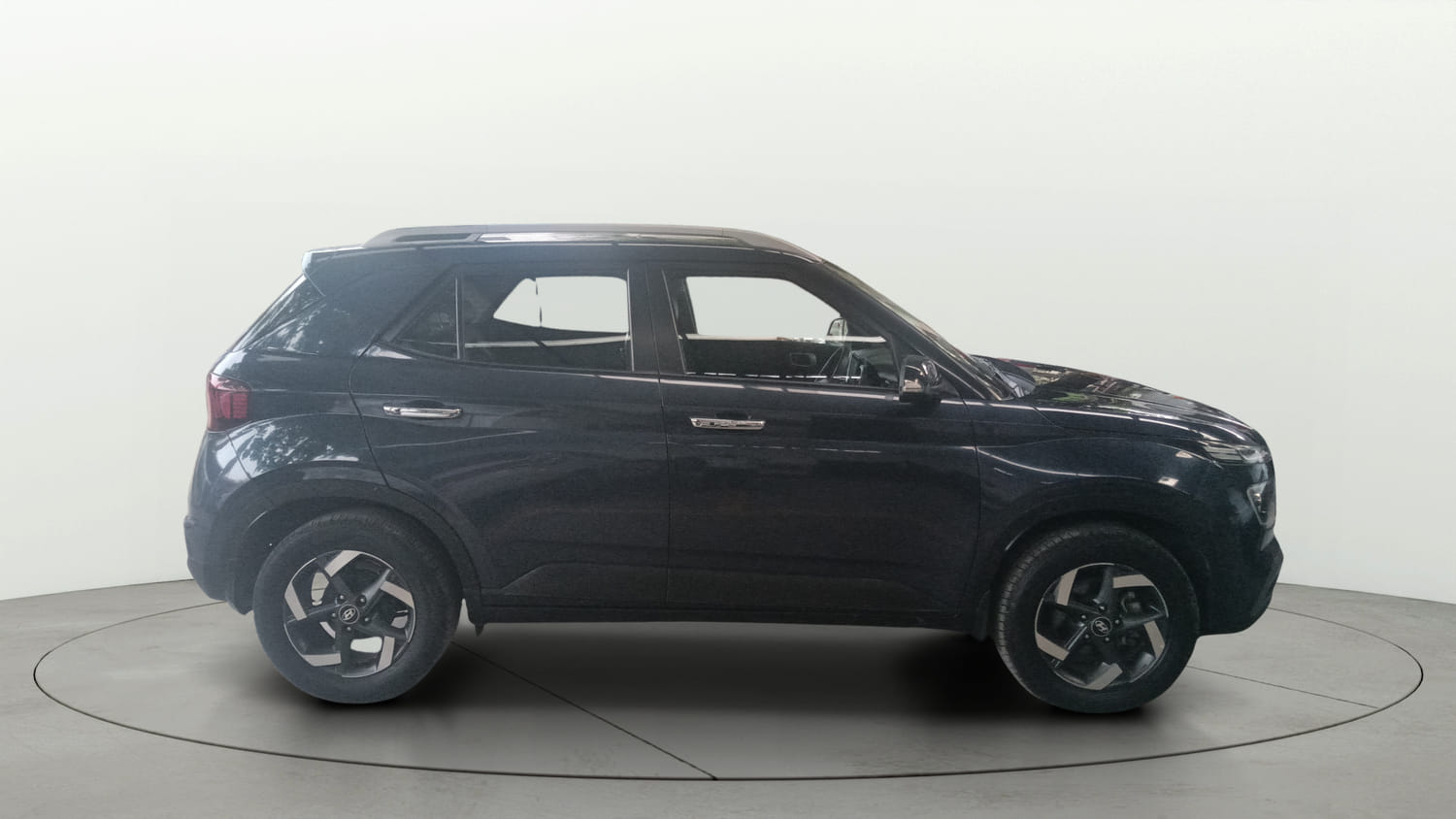 Used 2019 Hyundai Venue SX 1.4 (O) CRDi Diesel Manual exterior RIGHT SIDE VIEW