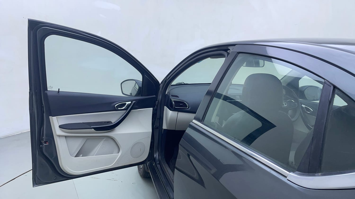 Used 2022 Tata Tigor XZ Plus CNG Cng Manual interior LEFT FRONT DOOR OPEN VIEW