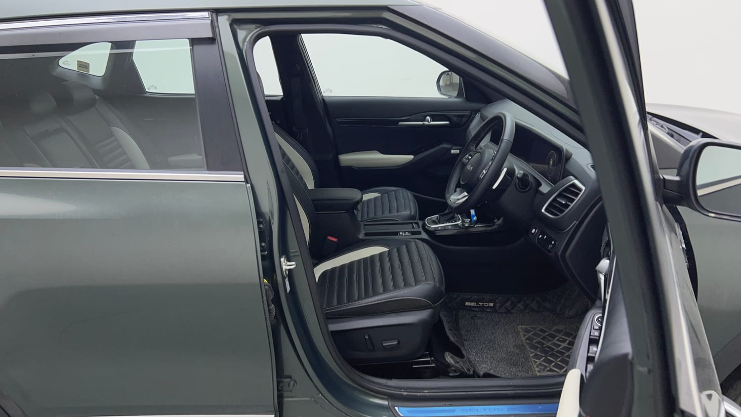 Used 2024 Kia Seltos GTX Plus 1.5 Turbo Petrol DCT Petrol Automatic interior RIGHT SIDE FRONT DOOR CABIN VIEW