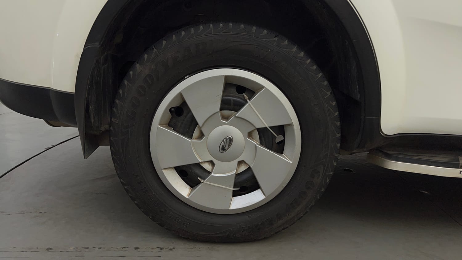 Used 2018 Mahindra XUV500 W6 Diesel Manual tyres RIGHT REAR TYRE RIM VIEW