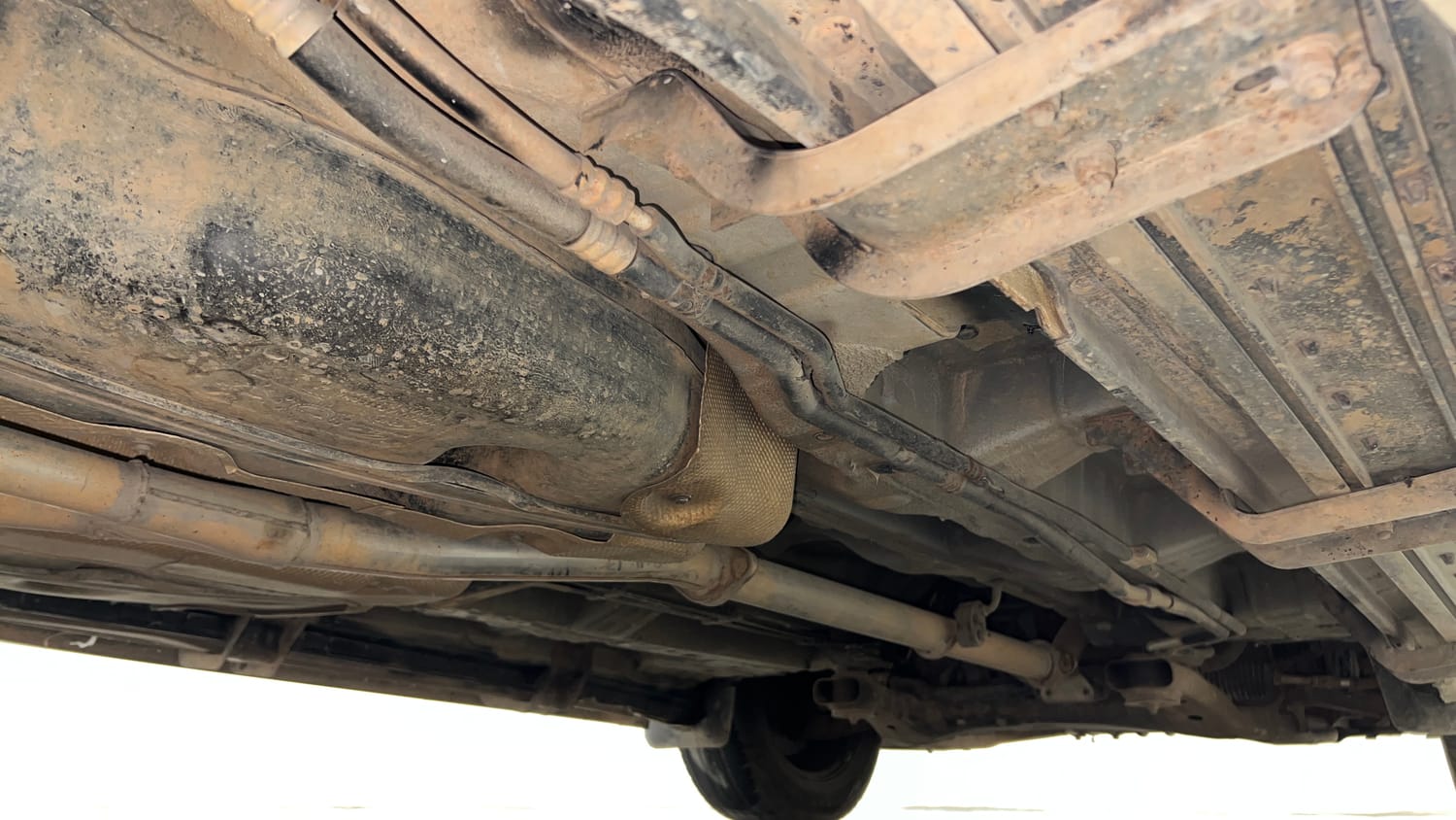 Used 2018 Mahindra XUV500 W6 Diesel Manual extra REAR RIGHT UNDERBODY VIEW